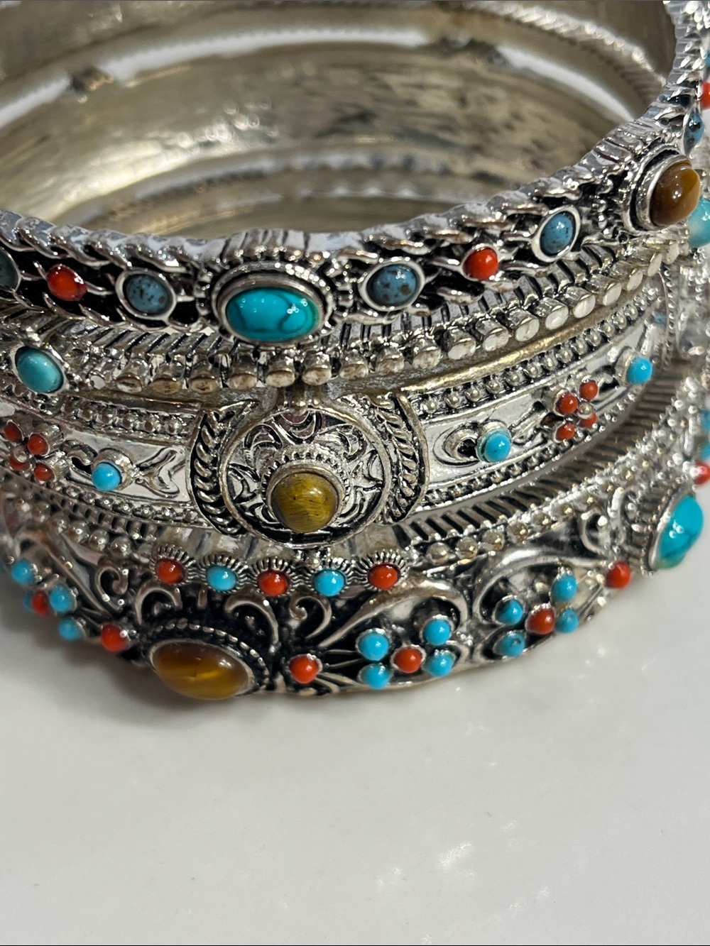 5 SilverTone Turquoise, Coral, Cat’s Eye Accent Bangle Bracelet Set. Faux stones - Picture 9 of 16